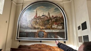 uczniowie przy obrazie - panorama wzgórza zamkowego w Lublinie